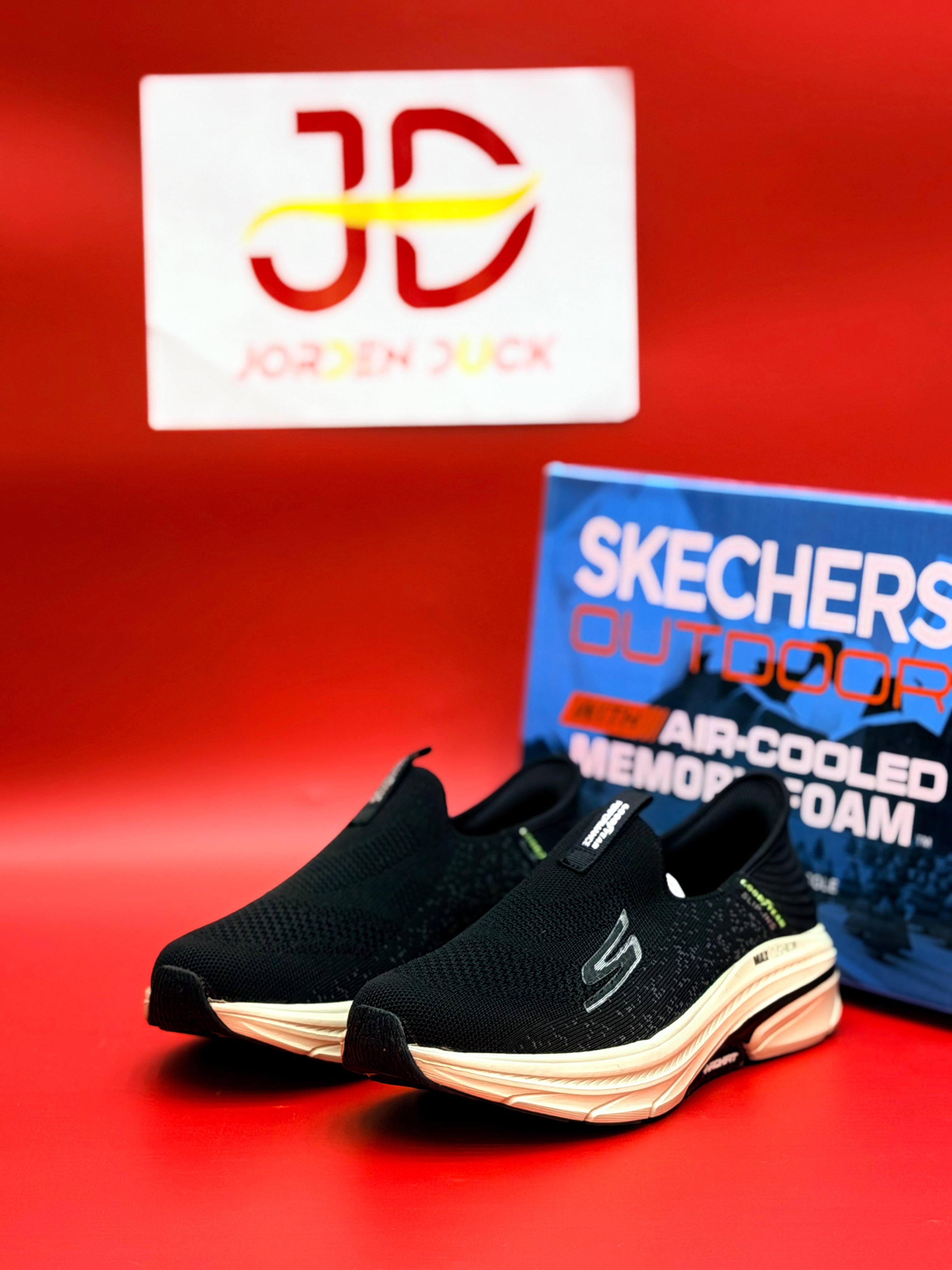 SKECHARES BOOST MEMORY FOAM (Black)