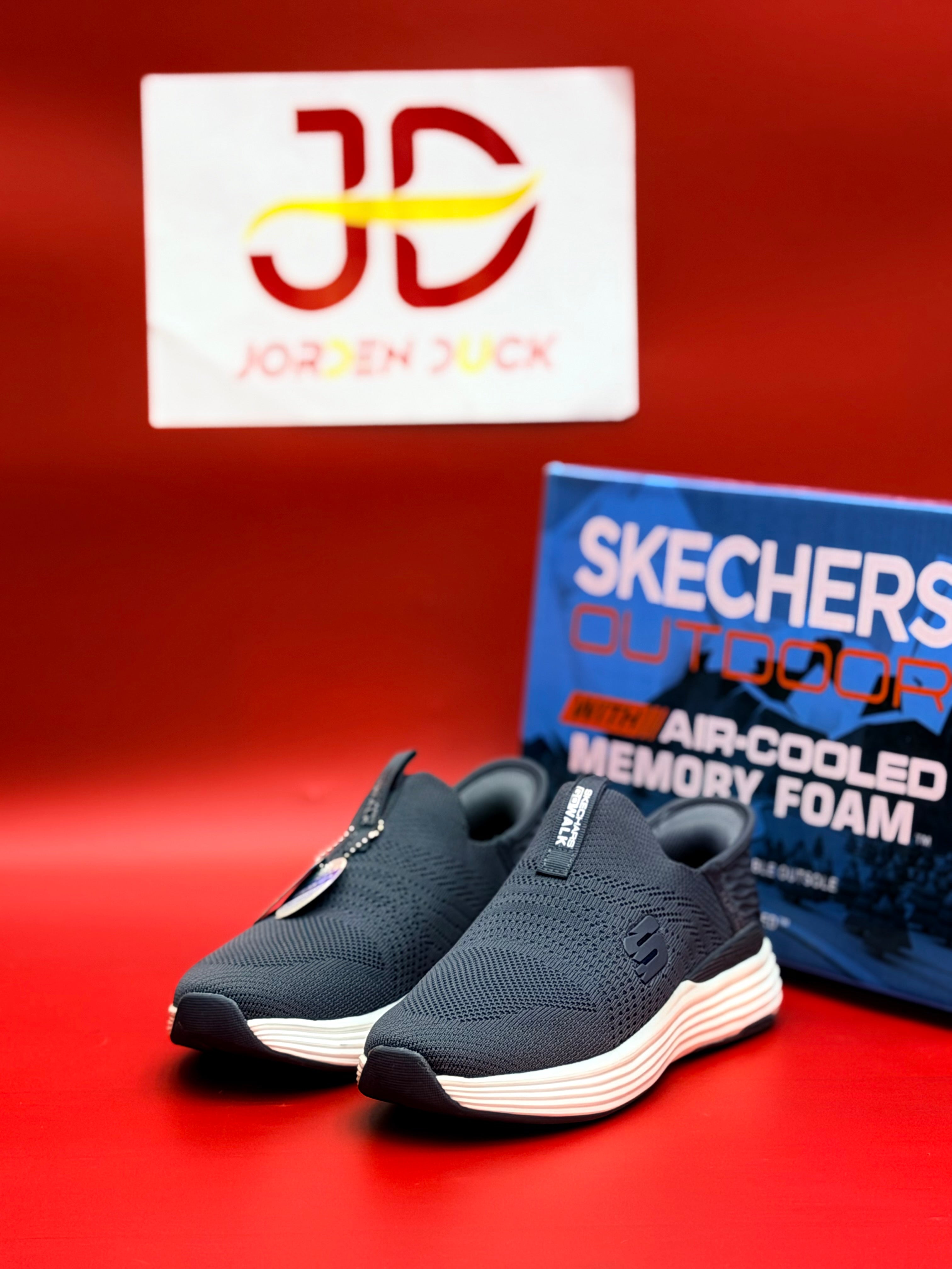 SKECHARES Light STRIKE MEMORY FOAM (Gray)