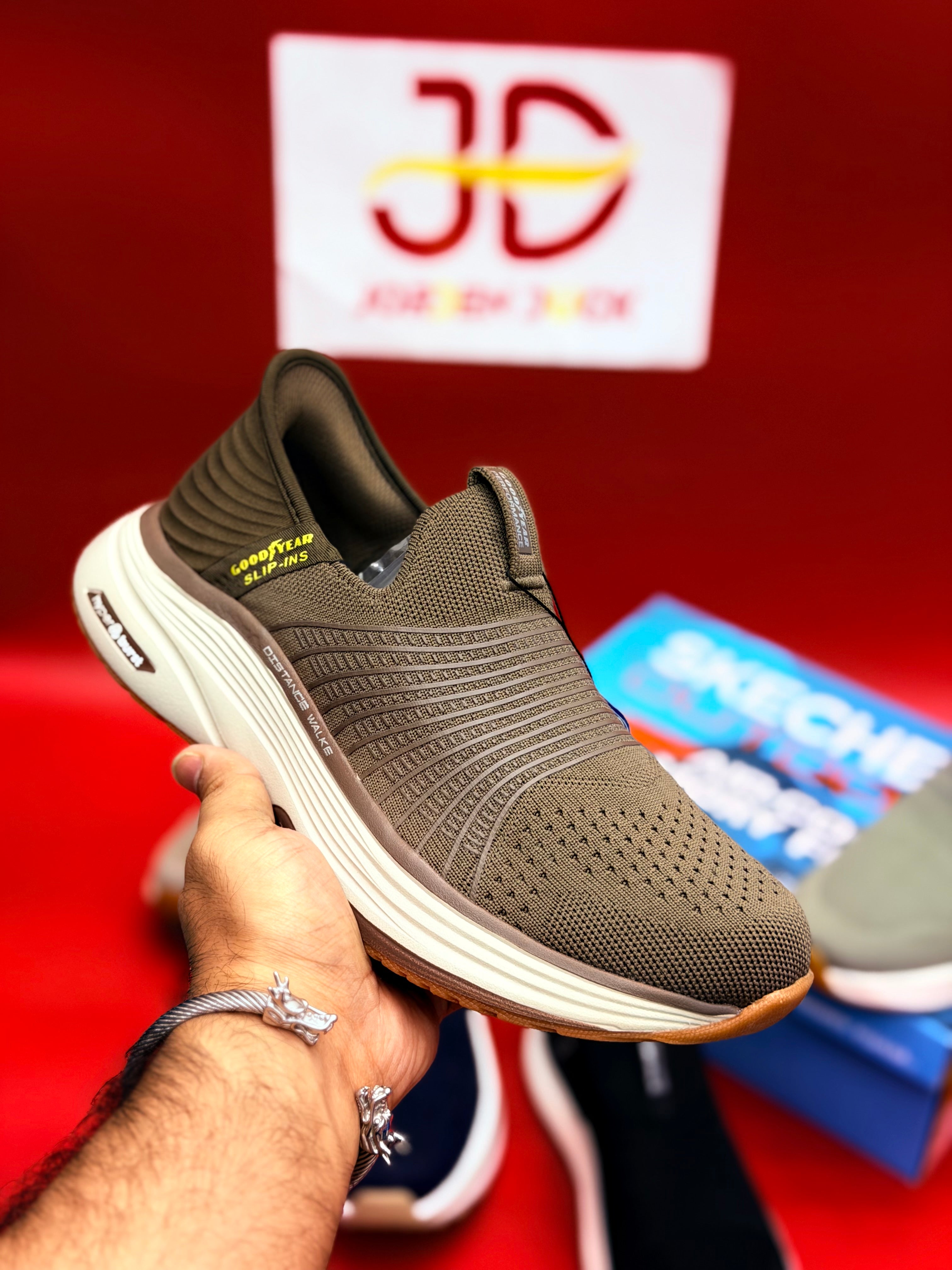 SKECHARES DISTANCE WALK (Brown)