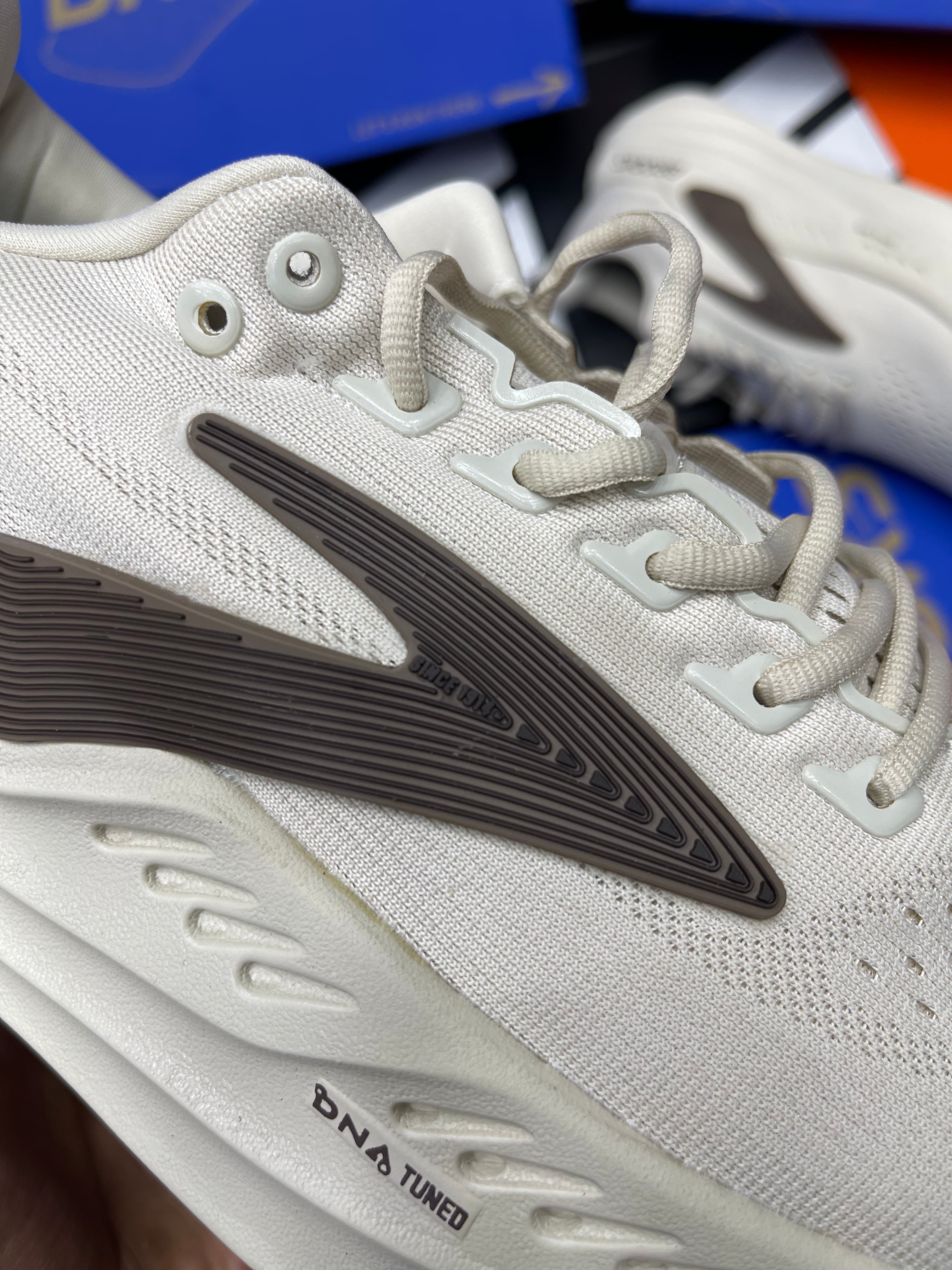 Brooks GLYCERIN MAX | APRICOT WHITE