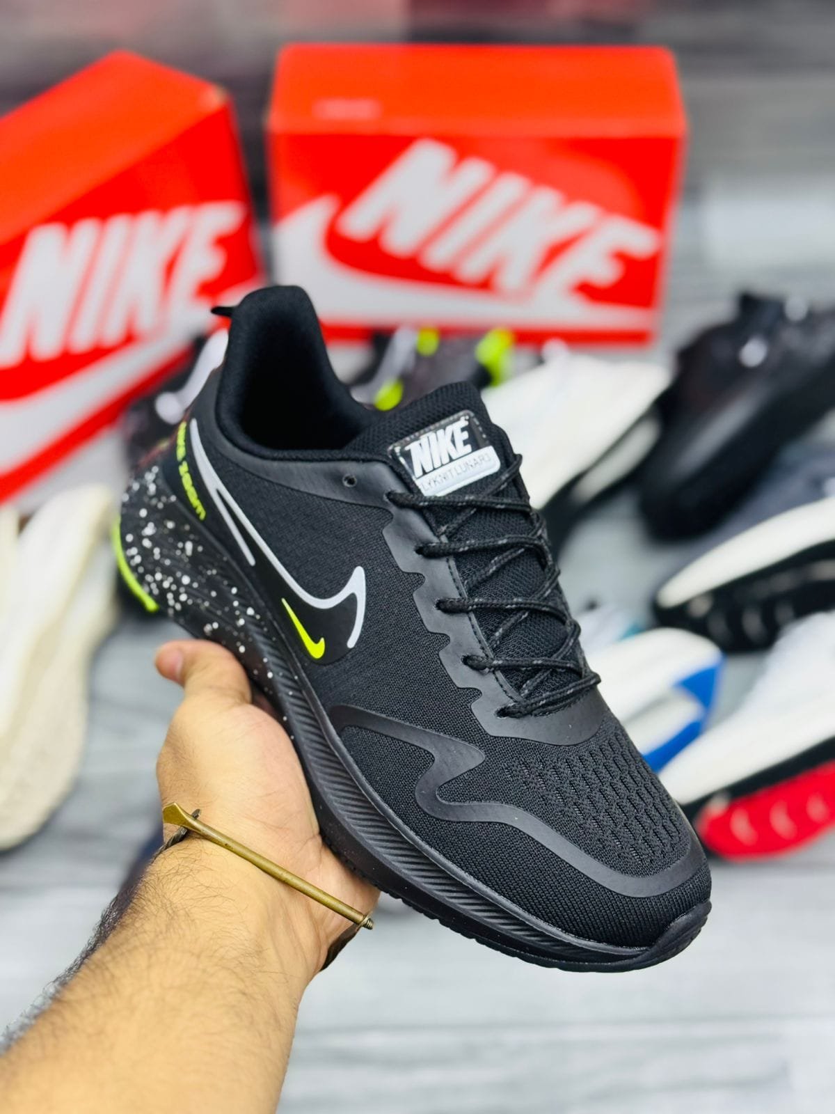 NIKE ZOOM PEGASUS 42 - BLACK/GREEN