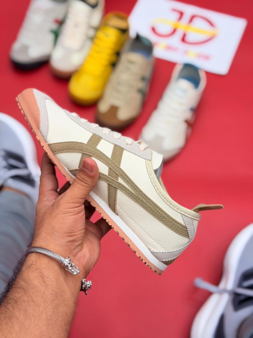 ONITSUKA TIGER BEIGE BROWN 66