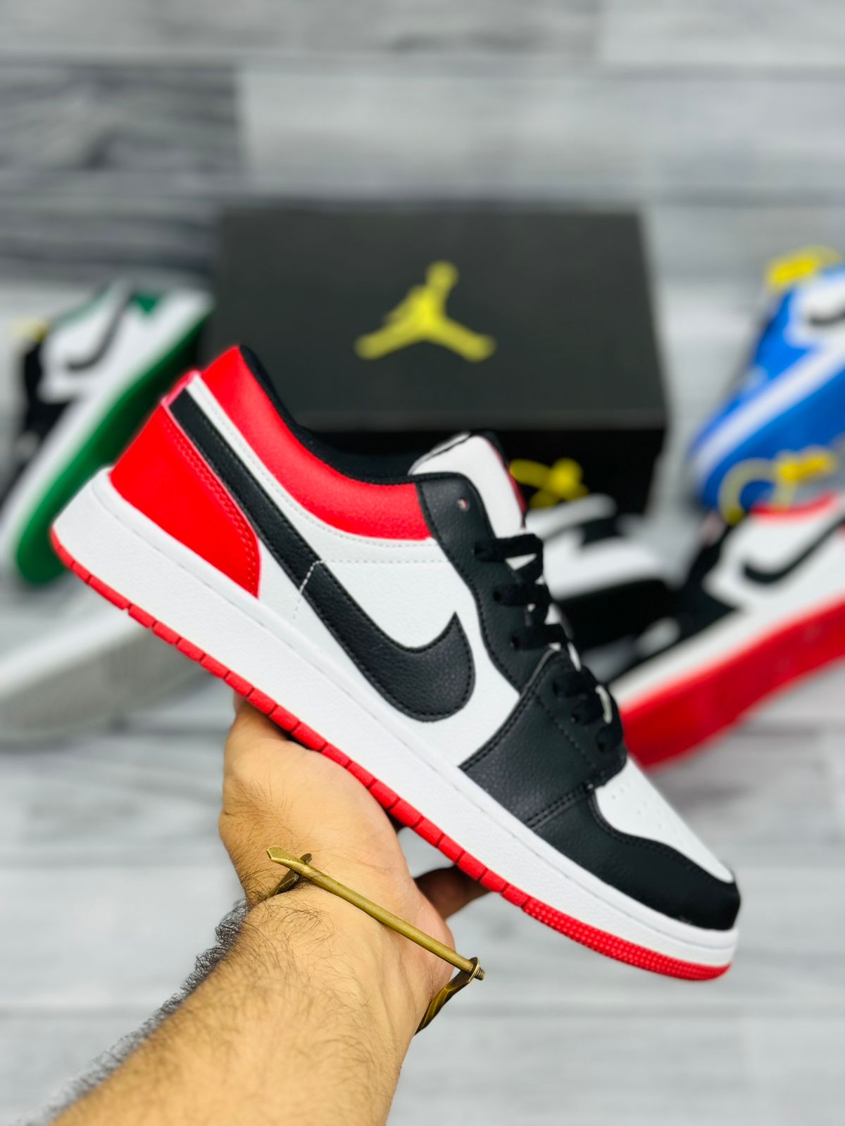 Jordan 1 Lows OG "Black Toe"