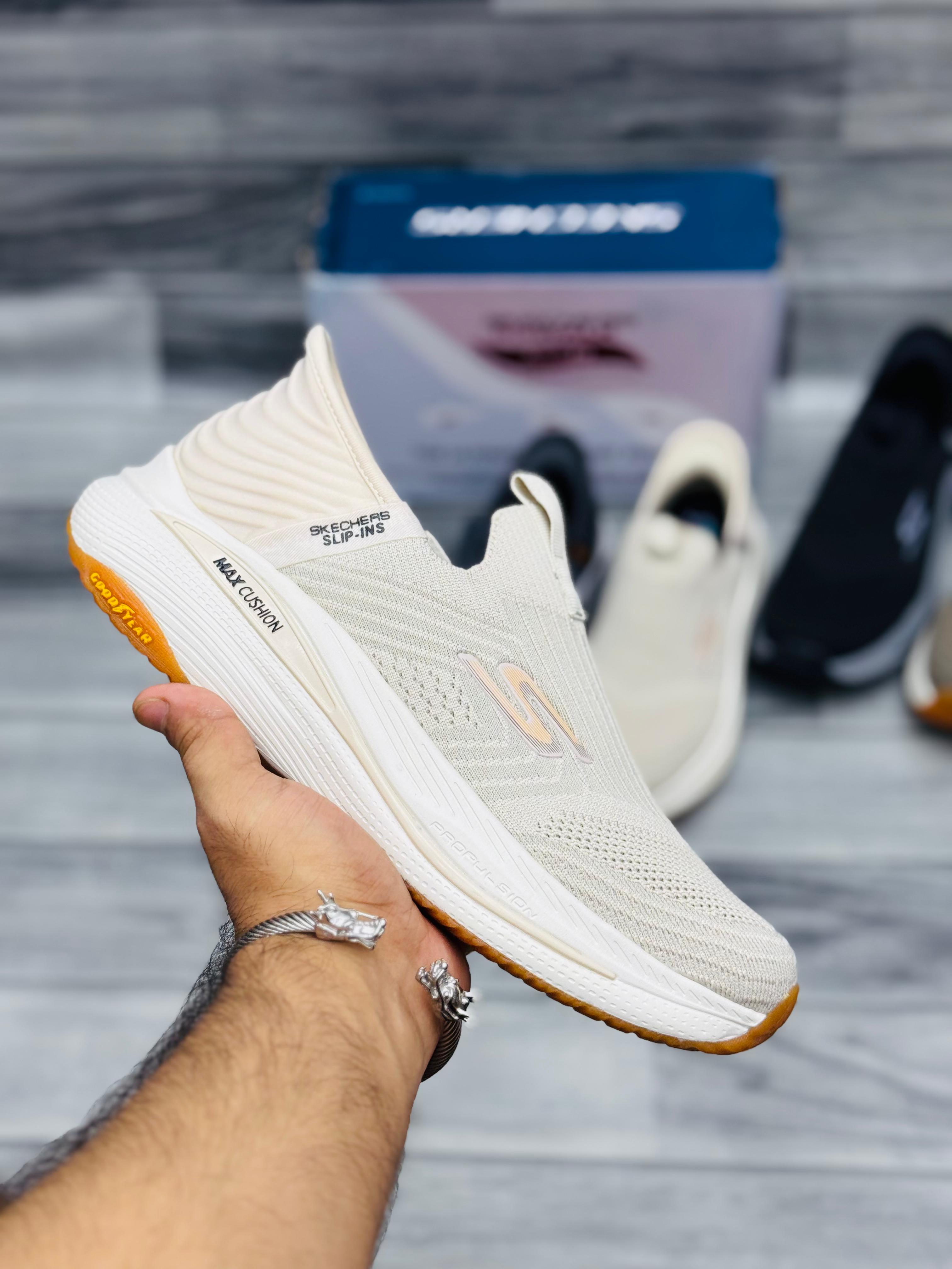 Skechers Arch Fit Go Walk - Cream